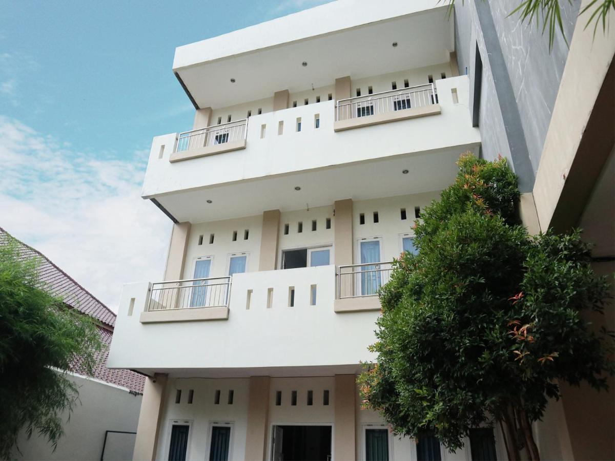 Hotel OYO 1649 Grya Lavinsa Padang  Exterior foto