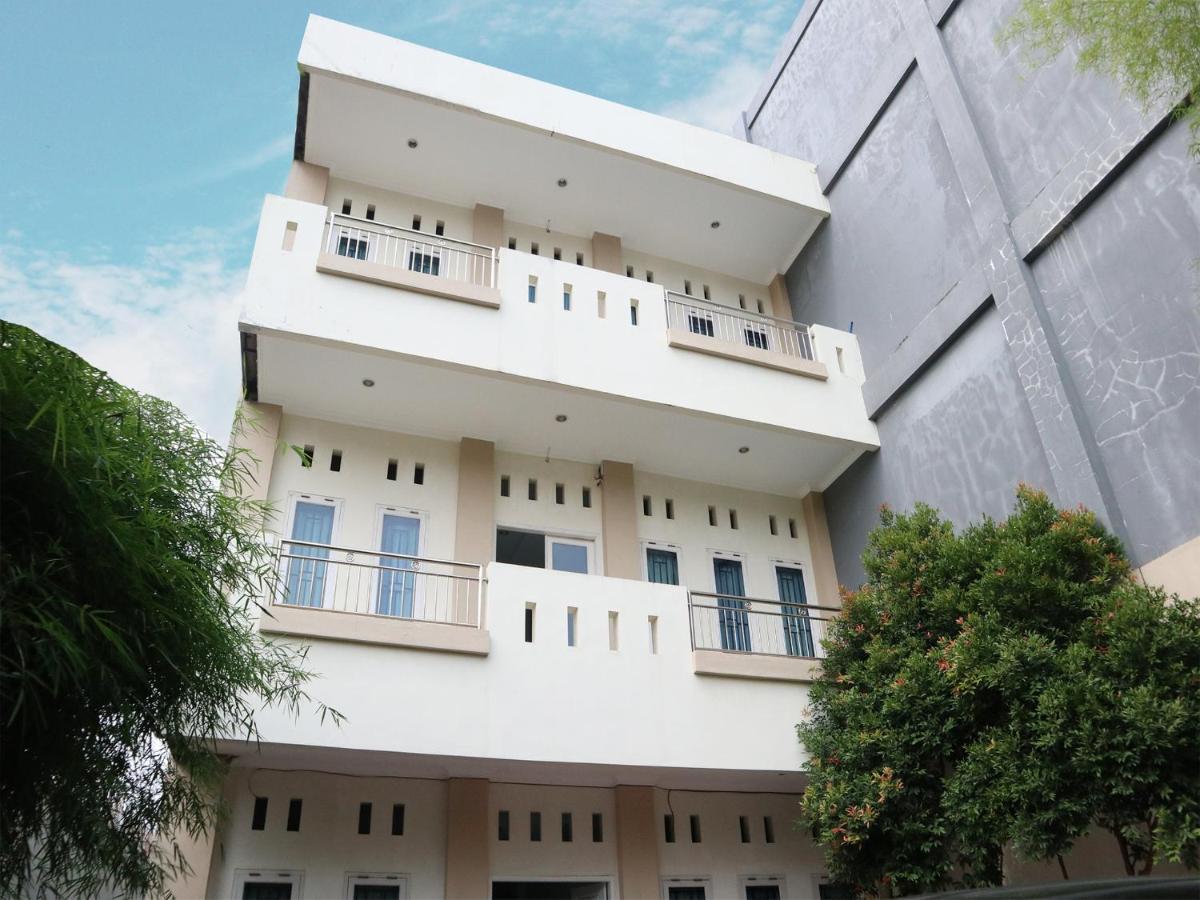 Hotel OYO 1649 Grya Lavinsa Padang  Exterior foto
